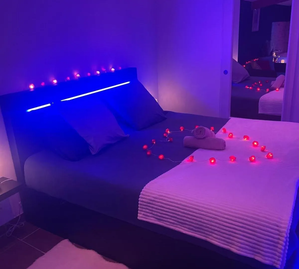Holiday home Lestudio83210 Loveroom Jacuzzi Balneo Petit Dejeuner Inclus Belgentier