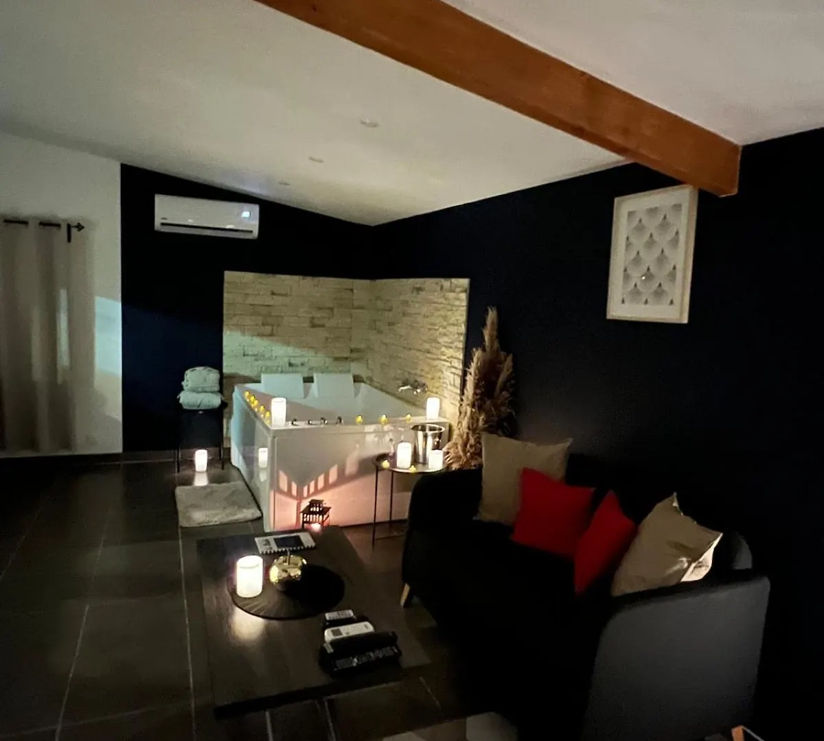 Holiday home Lestudio83210 Loveroom Jacuzzi Balneo Petit Dejeuner Inclus Belgentier